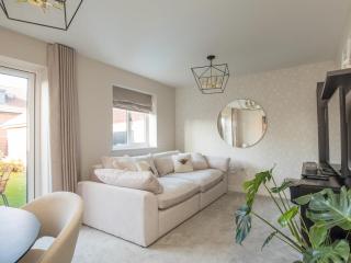 Pass the Keys Serene Home in Leafy Warfield w Private Garden - Bracknell - 0
