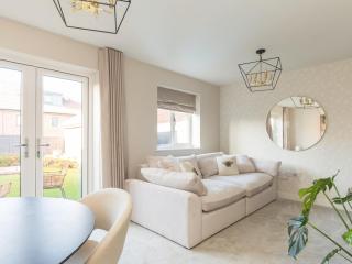 Pass the Keys Serene Home in Leafy Warfield w Private Garden - Bracknell - 5
