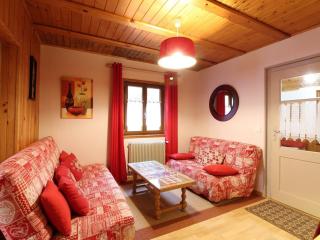 Chalet au Mont-Dore, 300m du centre, 6 pièces, garage, terrain pentu, idéal 8 pers, animaux non acceptés. - FR-1-608-4 - Mont-Dore - 0