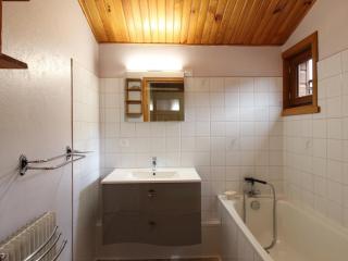 Chalet au Mont-Dore, 300m du centre, 6 pièces, garage, terrain pentu, idéal 8 pers, animaux non acceptés. - FR-1-608-4 - Mont-Dore - 4