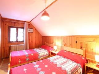 Chalet au Mont-Dore, 300m du centre, 6 pièces, garage, terrain pentu, idéal 8 pers, animaux non acceptés. - FR-1-608-4 - Mont-Dore - 1