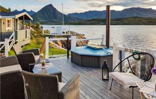 Awesome Home In Laukvik With Kitchen - Laukvik - 9