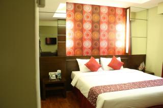 Pose In Hotel Solo - Solo - 8