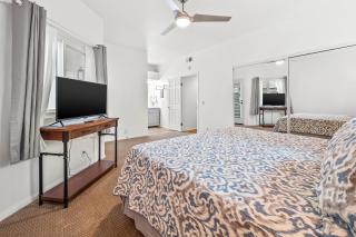 Life on the Point Clean & comfy townhome in central location - two balconies, washer/dryer - 8