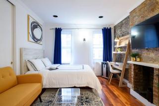 24-17 Renovated Studio Prime Location WD - New York - 0