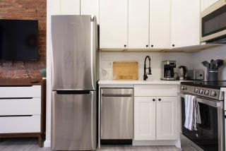 240-14 NEW Studio Prime Location W&D in unit - New York - 1