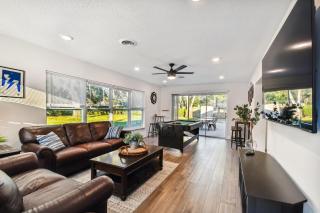 Plush sheets, Games!, Huge backyard, Massage Chair - Tampa - 9
