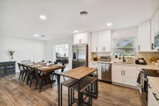 Plush sheets, Games!, Huge backyard, Massage Chair - 3