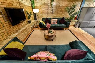 Spacious 2 Bed Urban Jungle Flat, Central London - 1