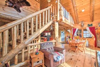 Chic Brandon Cabin with Pool, Hot Tub and Sauna! - Brandon - 5