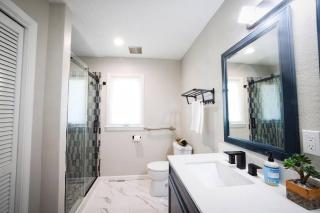 Luxury 5 bedroom home with Pool. - Overland Park - 7