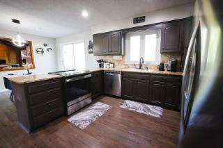 Luxury 5 bedroom home with Pool. - Overland Park - 3