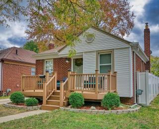 Beautiful Modern home with all year use HOT TUB, Pool table, Game room, & Propane fire pit!! - Ferndale - 1