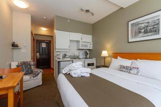 Couples’ Studio in Whistler Village - 8