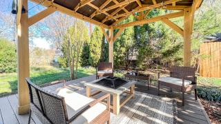 Homey Lodge - Cozy home / Walk to Revolution Mill / Near Downtown / Perfect for groups and family / Free parking - 1