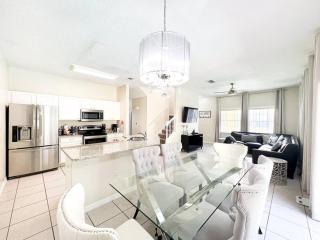 House with pool 4bed , near Disney Resort style - Kissimmee - 0