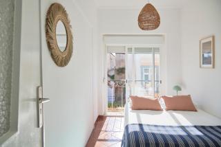 Central & Sunny 2BR Apt Near Beach, By TimeCooler - 9
