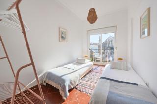 Central & Sunny 2BR Apt Near Beach, By TimeCooler - 7