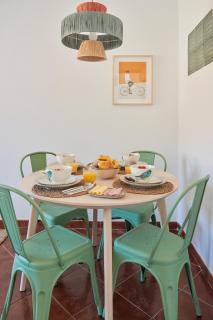 Central & Sunny 2BR Apt Near Beach, By TimeCooler - Setúbal - 3