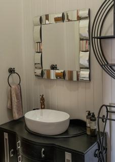 Ruapehu's 5-Star OLD POST OFFICE - 1-4 Bdr West Wing - 2