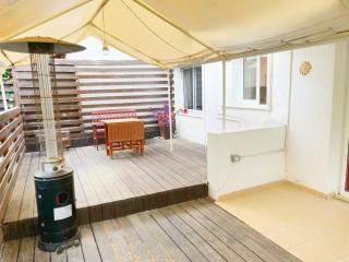 Central 2 Bedroom Apt Terrace and Pool - 2