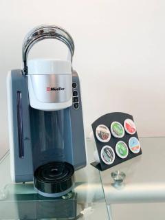 Ocean View Balcony steps from Restaurants, Peacock Park & Marina - 1