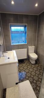 Benllech Sea View bungalow, Dog Friendly sleeps 6 - Benllech - 6