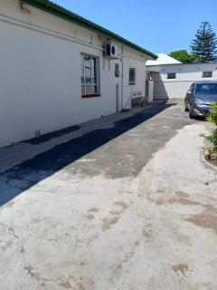 KwaMgozimba Guest House - Room 9or10 - Durban - 4