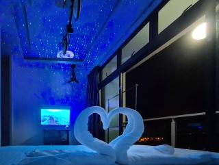 Stylish studio with bathroom and city view balcony at Palazio Taman Mount Austin Free Netflix by GDRAGON HomeStay - 0