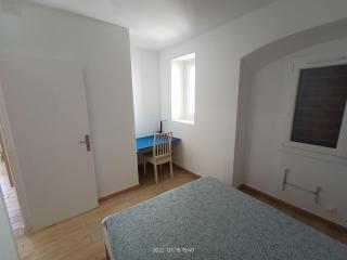 T2 rénové en RDC avec cour, Intra Muros Avignon - 4