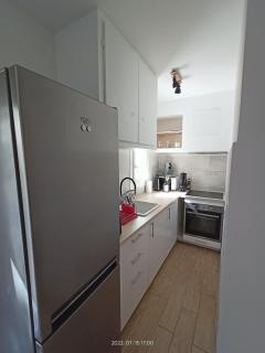 T2 rénové en RDC avec cour, Intra Muros Avignon - 7