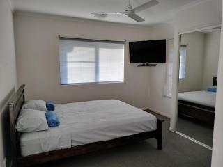 3 bedroom 2 bath apartment in Cairns Queensland - 2