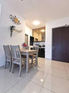 8 Traders Garden 1BR Pool View Internet Netflix - 8