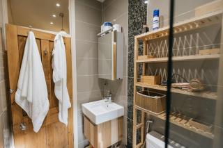 STATION COTTAGE - Unique Accommodation with River Flowing through Garden - Bolton Abbey - 4