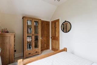 STATION COTTAGE - Unique Accommodation with River Flowing through Garden - Bolton Abbey - 1