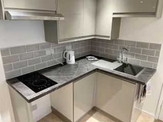*Close to Beach* One Bedroom Suite with Parking - 4