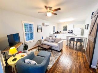 Unwind & Relax at Azalea Cottage on Bayou - Lafayette - 2