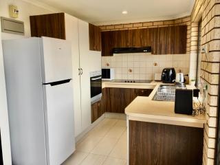 SeascapeatAlexBeach Budget Accomodation - Alexandra Headland - 5