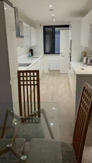 London Holiday Home Newly refurbished - Entire 4 Bedroom Private House with Kitchen, Living Room & private Garden - 1 Cape House London, Within 30 mins from Central London, London Bridge & Canary wharf - Londra - 1