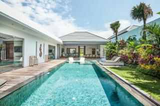 Luxury 5br Villa, Steps To Beach, Designer Chic - Seminyak - 0