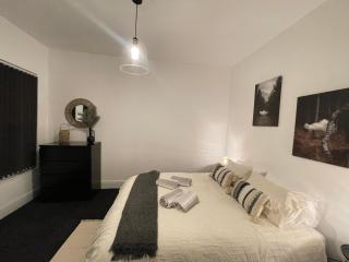 Urban 3 Bedroom Home in Kings Heath-Great Location - Birmingham - 2