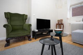 Golden Hour Apartment - Budapest - 5