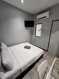 Gurney Coast Guest House by Sky Hive - George Town - 6