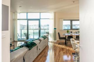 Stunning Glasgow Apartment Sleeps 10 - Parking - Balcony - Glasgow - 0