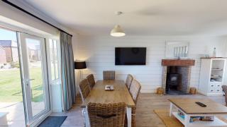 Sandy Shores at The Bay Filey, sleeps 4, 1 dog welcome for free too - Filey - 8