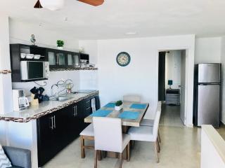 Cancun Hotel Zone, Beachfront 2 BR Apartment - Prime Location - Cancun - 2