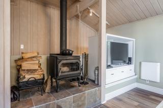 Bright updated end unit 2 bedrm 2 bathrm Timberline #36 high ceilings open floor plan - Mammoth Lakes - 4
