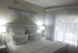 Rosebank Lodge Guesthouse by Claires - Johannesburg - 9