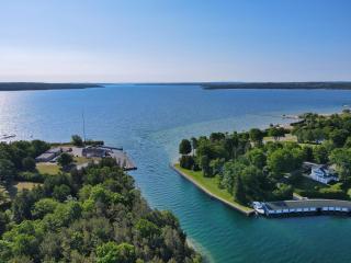 118D Edgewater Inn - 2