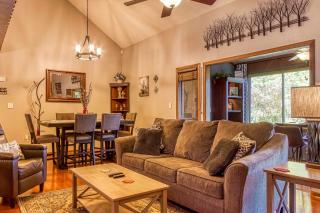 Cozy Cabin with Mountain Views Near SkyLift Park! - Gatlinburg - 5